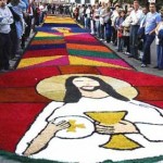 Fotos de tapetes de Corpus Christi e o significado do feriado